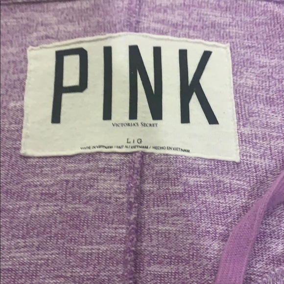 Large shirt/sweater fits like a medium - Picture 3 of 3